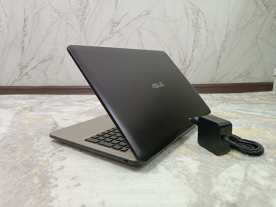 Ноутбук ASUS Core i3 Windows 10.