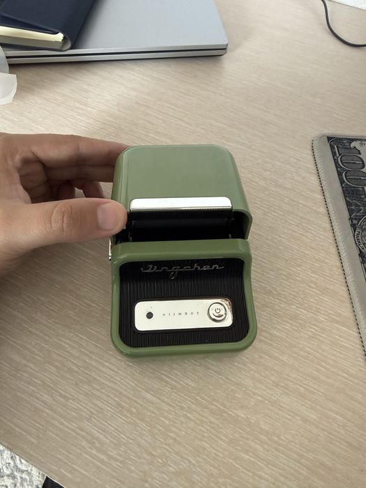 Продам Niimbot B21 мини принтер