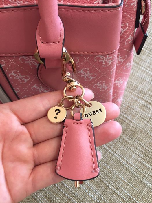 Шикарная сумочка Guess