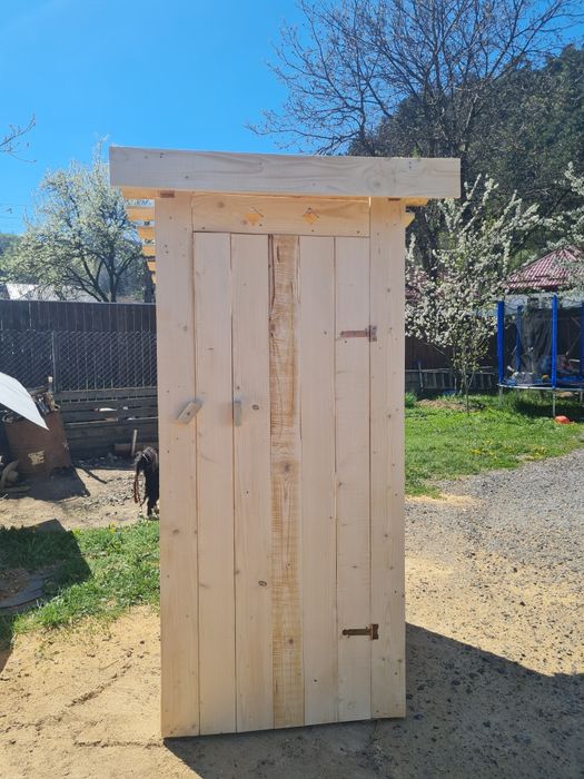 Vând wc. De curte sau grădină  dimensiune 95/1,5 înălțime 2&10cm . Detalii la telefon:0741407774