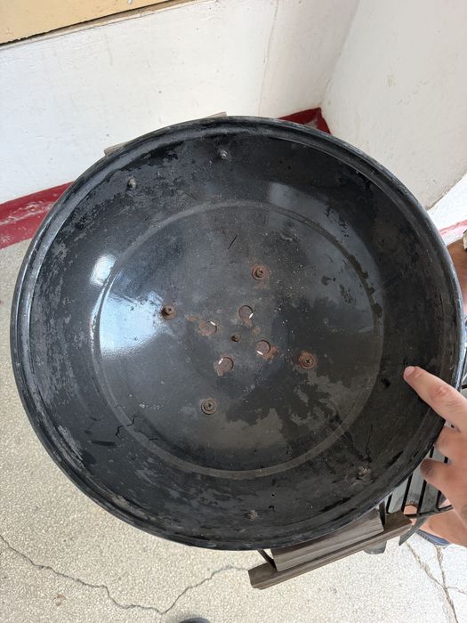 Gratar cu capac portabil
