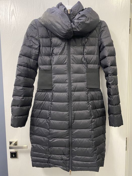 Зимно дълго яке на Guess