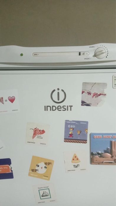 Холодильник на запчасти Indesit