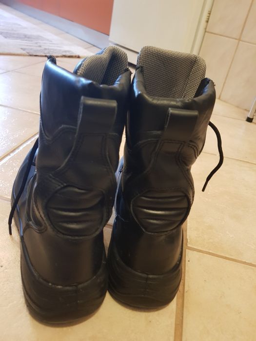 Bocanci din piele naturala