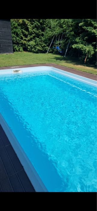 Vand casa cu piscina , teren 1000 mp, la 100 m de lac