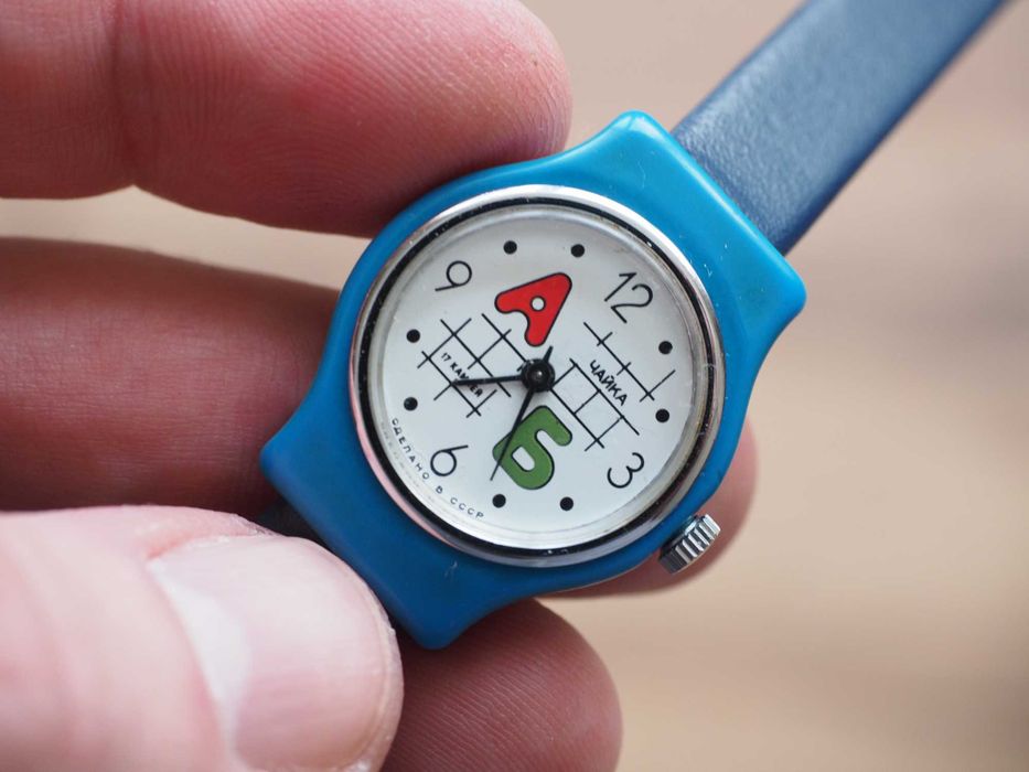 Ceas mecanic sovietic pentru copii Chaika, curea nouă. Funcțional.