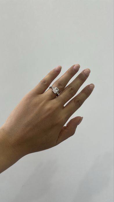 Кольцо бриллиантовое