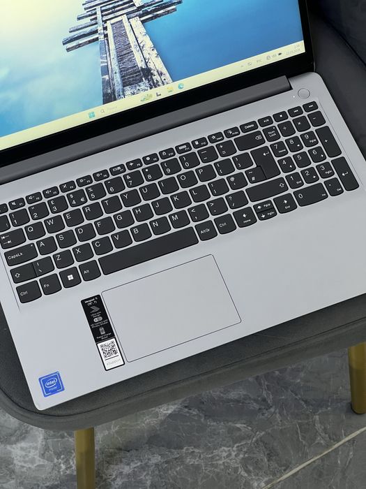 Офисный ноутбук Lenovo / Ленова