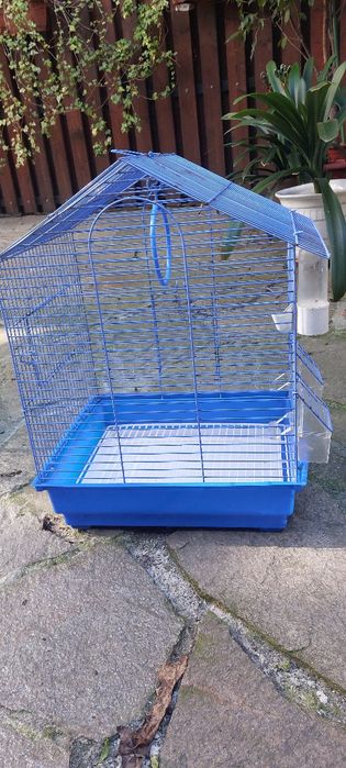 Продавам клетка за птички,и папагали.