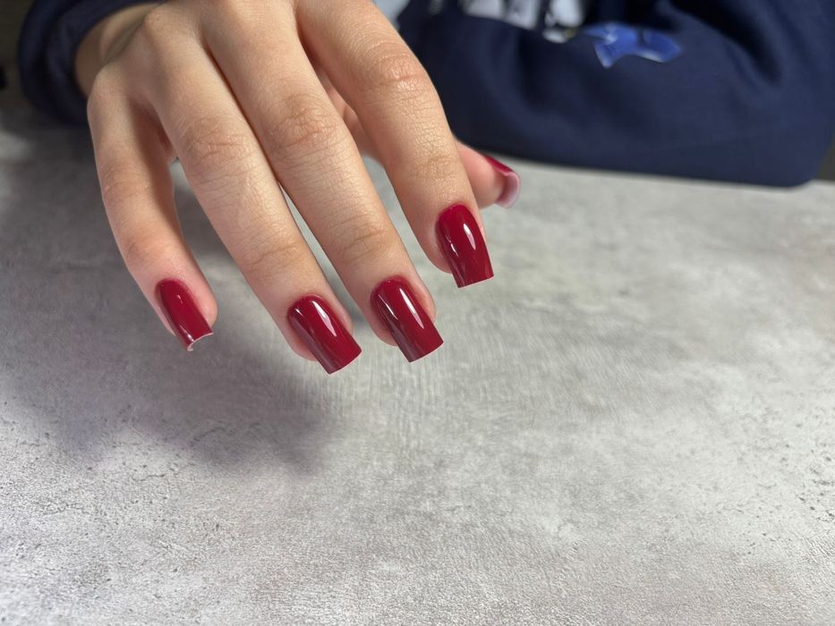 Маникюр и педикюр