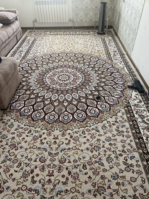 Продается ковер в хорошем состоянии