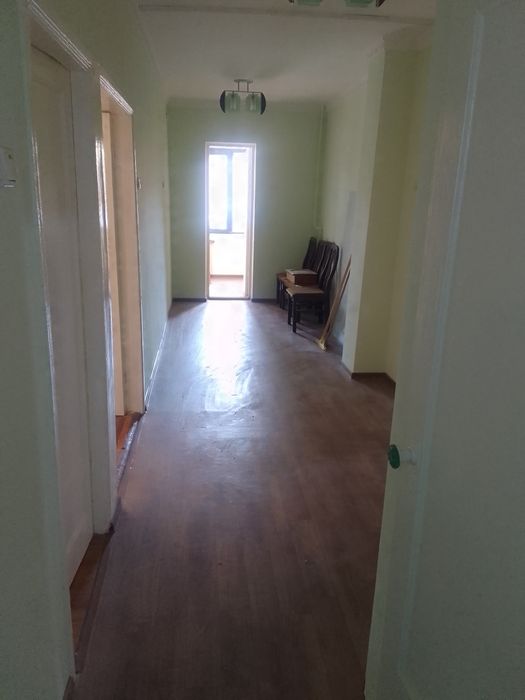 Продаётся 2 ком квартира  1 этаж 77 серия  поворот