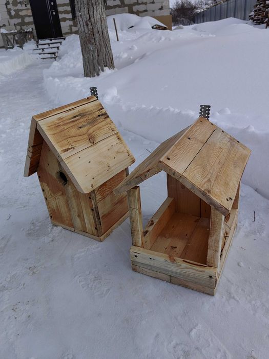 Құстарға ұялар сатылады.