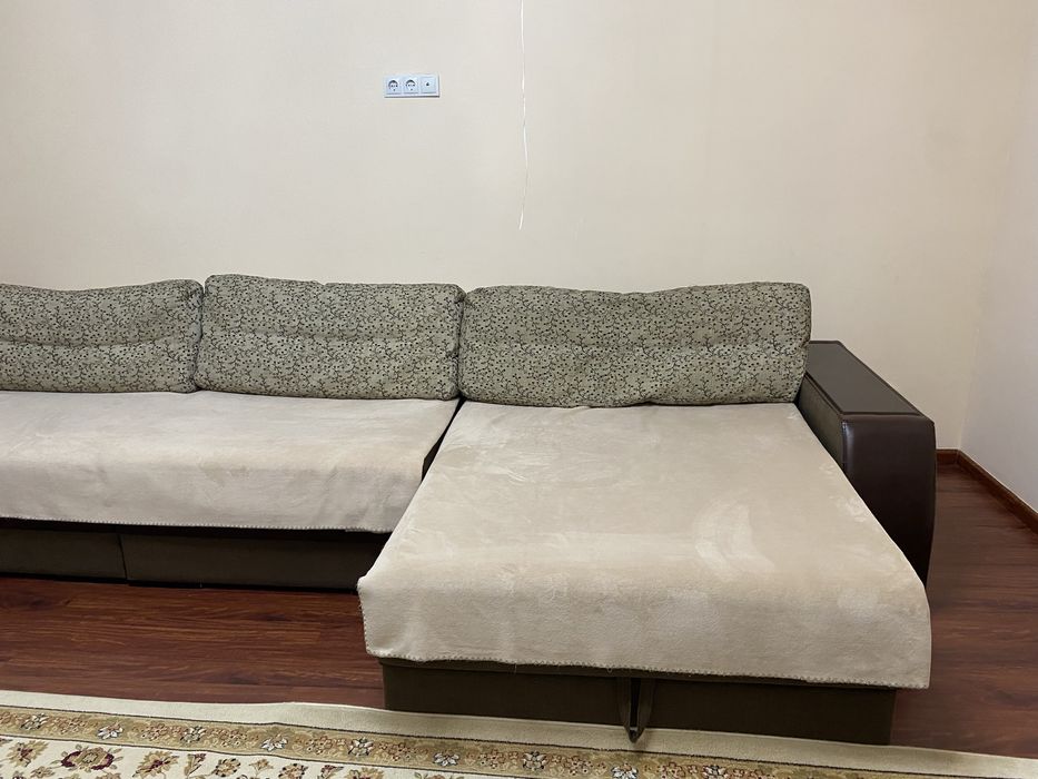 Удобный угловой диван для гостиной