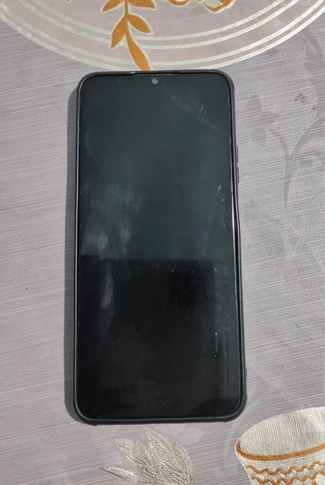 Huawei Nova 70. Xotira 64 Gb. Lekin tez ishlaydi. Batareya 6000 A.