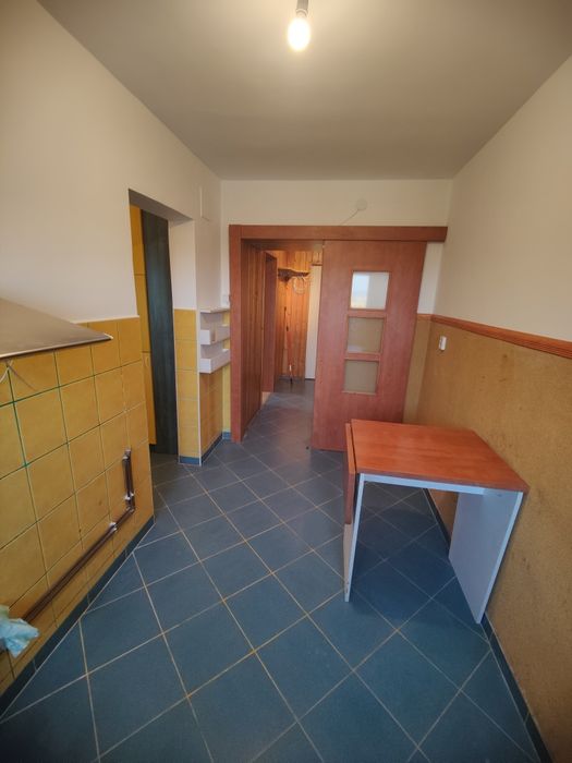 Apartament 2 camere etaj 2  str dealului