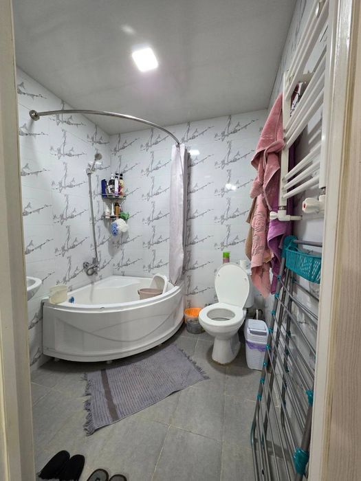 Motrid 2 xonali uy barcha jixozlari bilan sotiladi