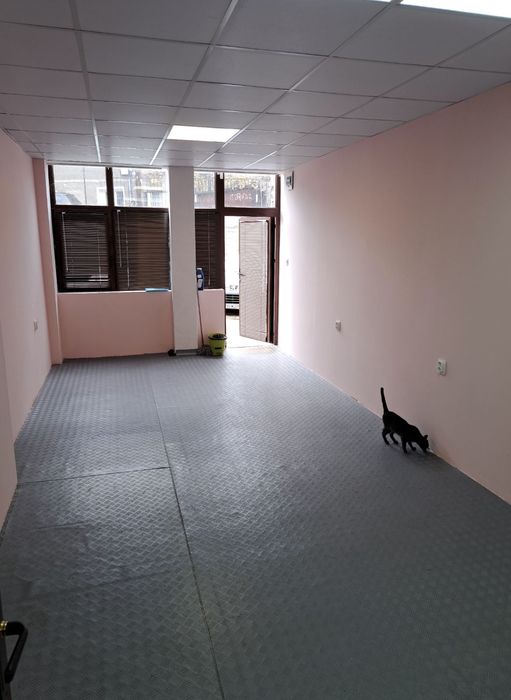 Продава се Магазин в Дупница - 30 кв.м за 595 €/кв.м - Снимка #2