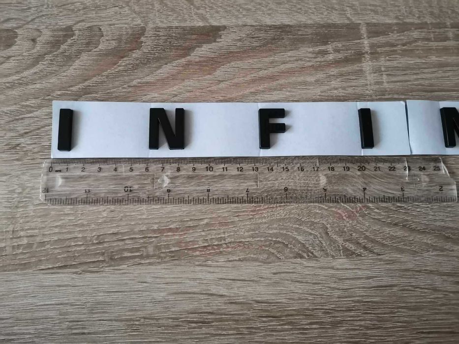 черен надпис емблема Инфинити Infiniti