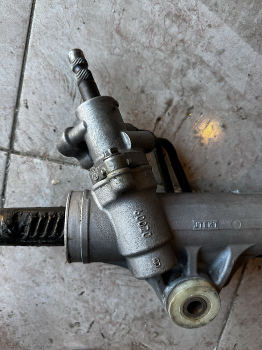 Поодам рулевую рейку Lexus LX570