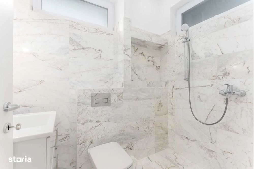 De vanzare casa P+1  120 mp utili 4 camere curte 130 mp
