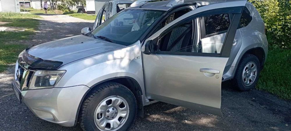 Автомобиль Nissan Terrano