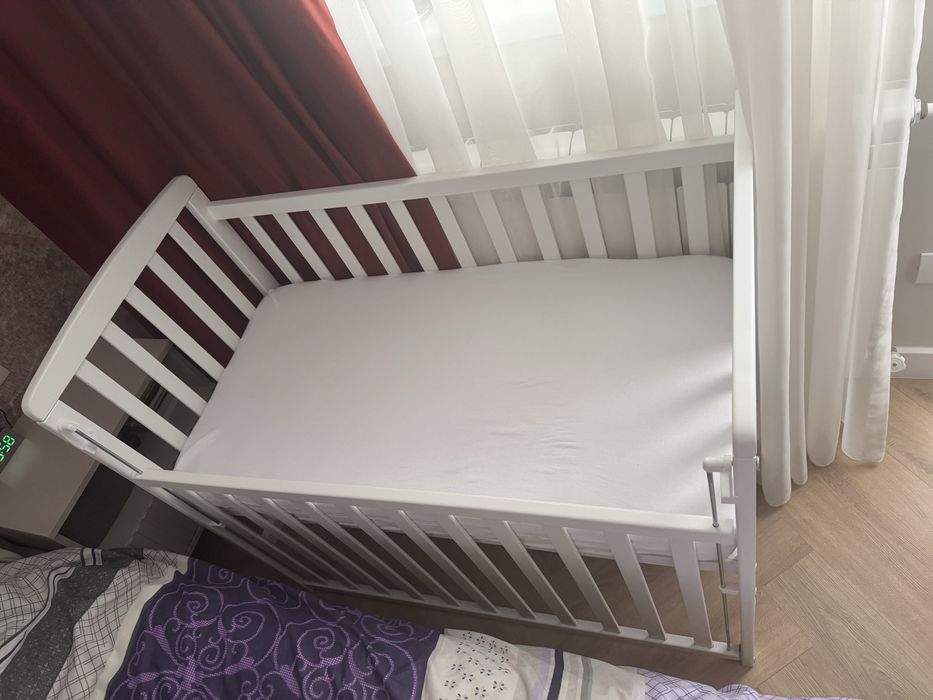 Patut bebe 100x50 cm cu saltea si carusel incluse