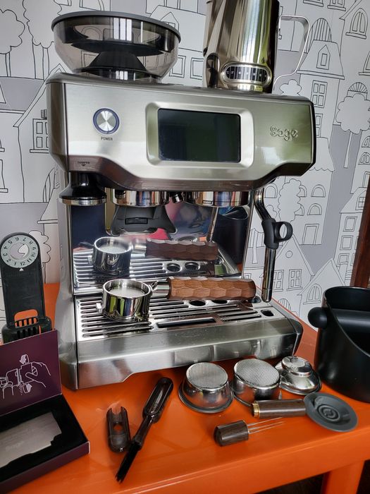 Професионална Кафемашина SAGE the Barista Touch с дисплей кафемелачка