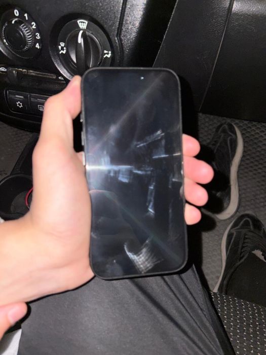 Продам айфон 16 в хорошим состаяний!!!