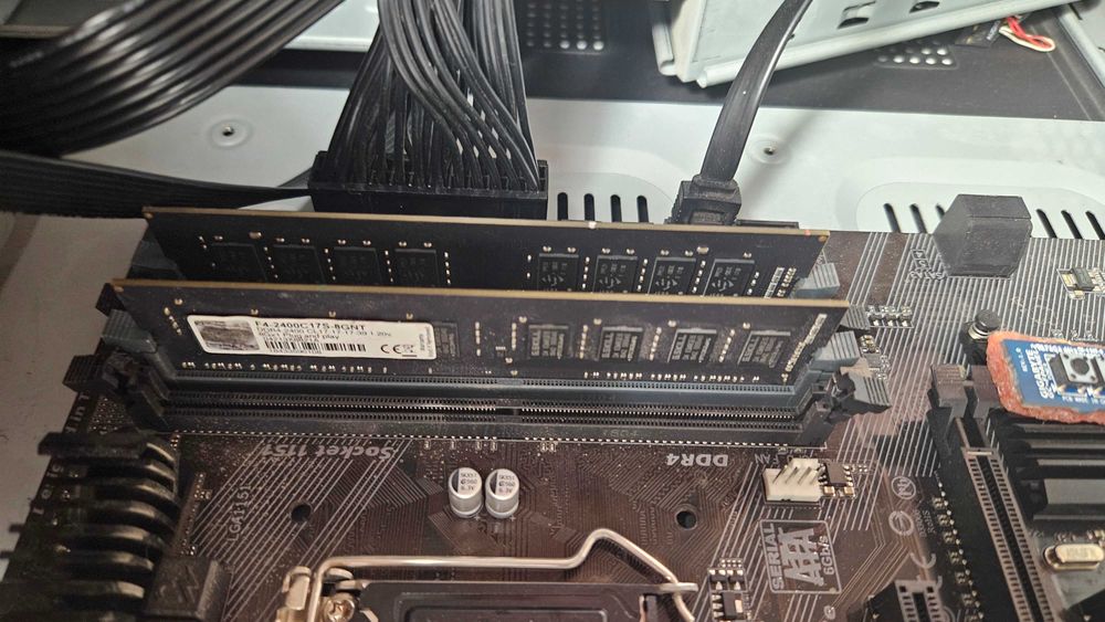 Gigabyte B250-FINTECH Motherboard Socket 1151