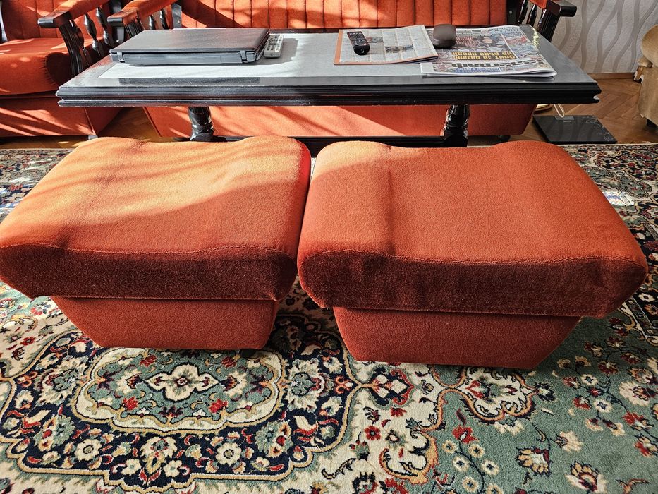 Продавам диван, фотьойл и табуретки комплект