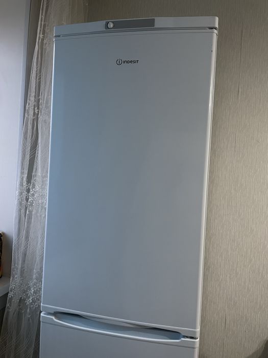 Продаю б/у холодильник