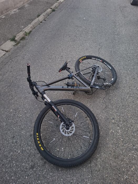 Vînd bicicleta cube aim ex, în stare perfecta