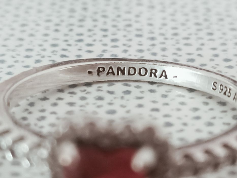 Кольцо «Возвышенное красное сердце»