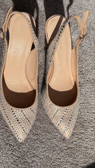 Pantofi bej/nude eleganti cu cristale