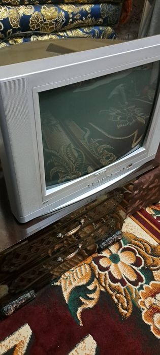 Срочно продаётся телевизор HOBEK. В хорошем состоянии.  Телевизор соти