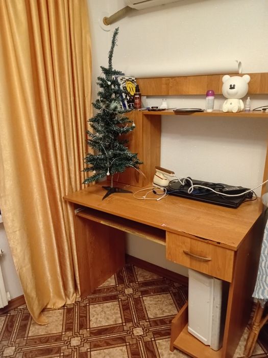 Продам стол компьютерный