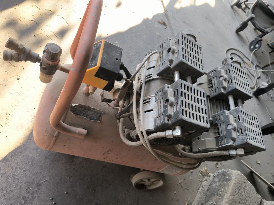 Продам компрессор 65 литров