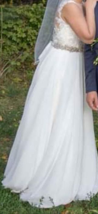 Rochie mireasa in forma de A