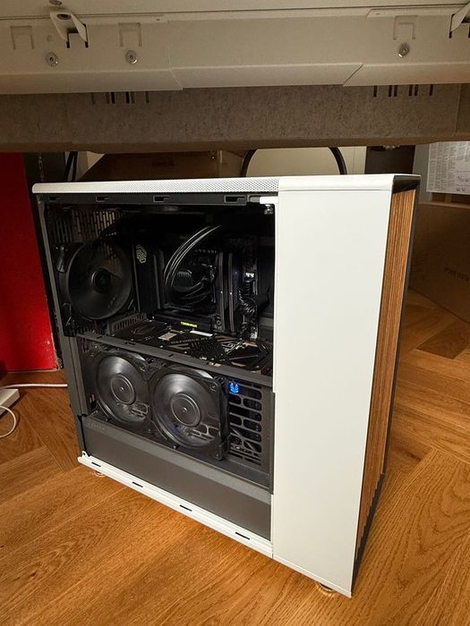 Sistem Complet Ryzen 7 9800X3D / RTX 5080 + Monitor OLED PG32UCDP