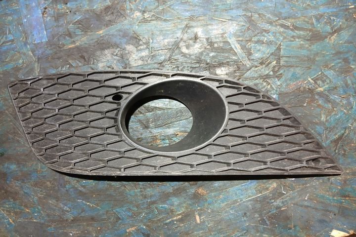 Grila proiector dreapta 1P0853666E 1P0853666E Seat Leon 2 1P [facelif