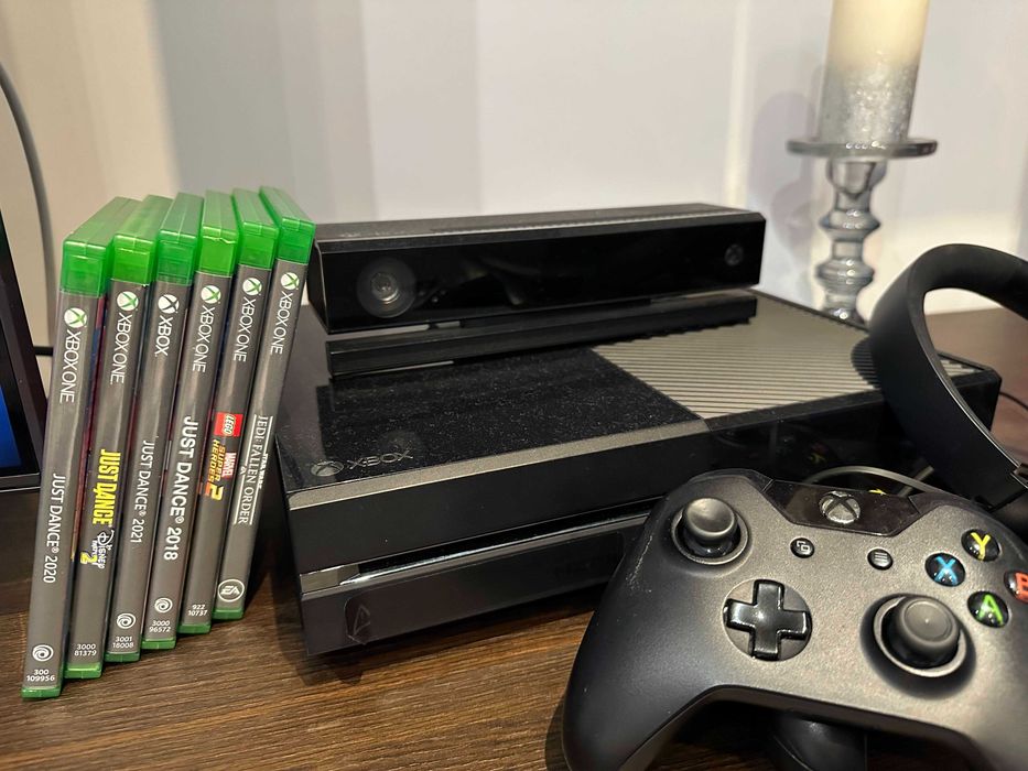 Vând Xbox One 1TB + 1 manetă + Kinect + casti + jocuri