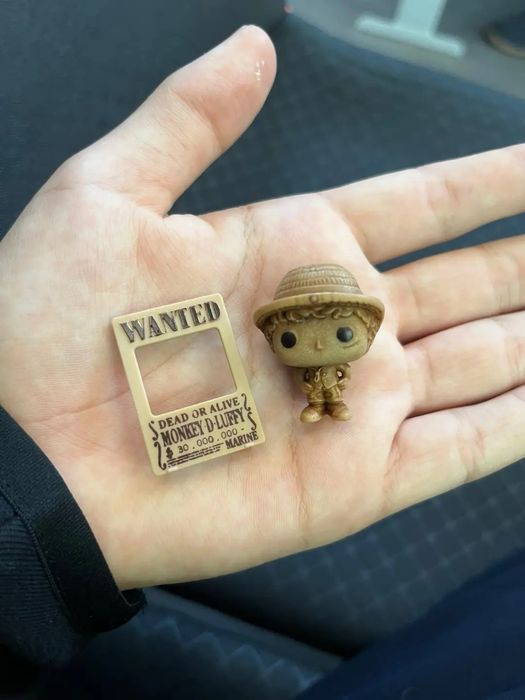 Продаю wanted luffy из kinder joy