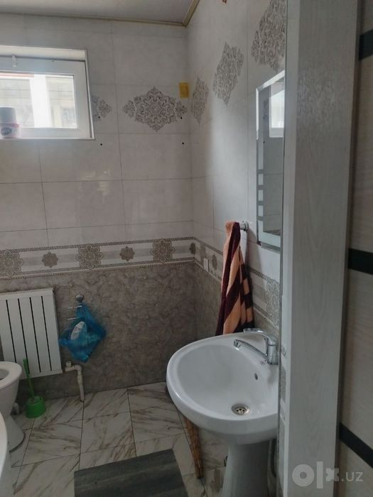 Qorasuvda karzinkani oldida 
Korzinka oldida
 1 qavatida
 2xonali  kva