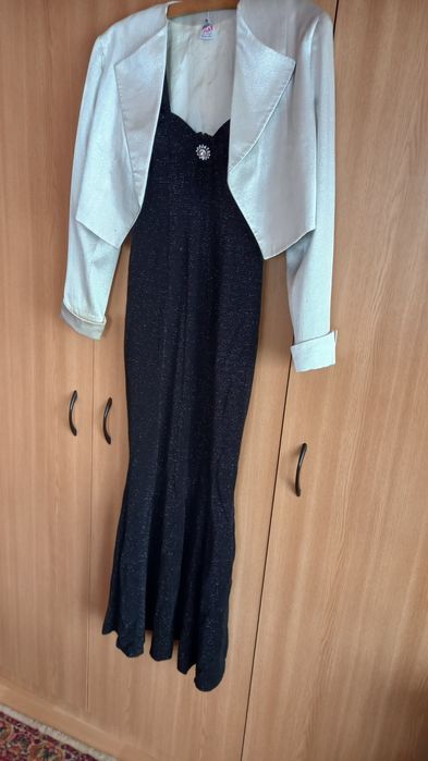 Vand rochie eleganta neagra lunga cu blezer argintiu