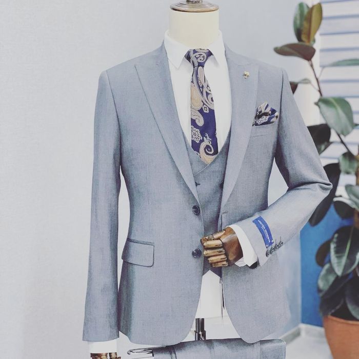 Прокат и продажа  костюмов. Любимый серый