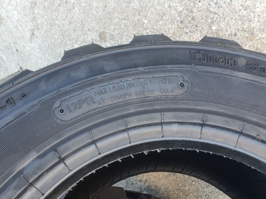12-16.5 anvelope noi pentru BobCat sau incarcatoare Armour CTS3