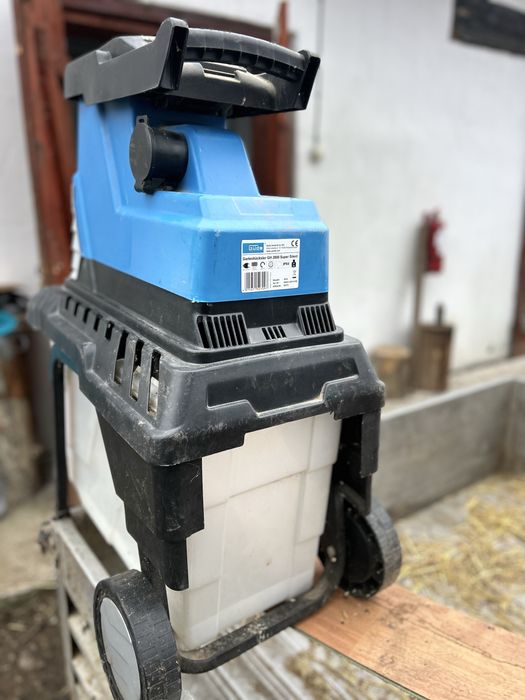 Vand tocator de crengi electric, marca GUDE.