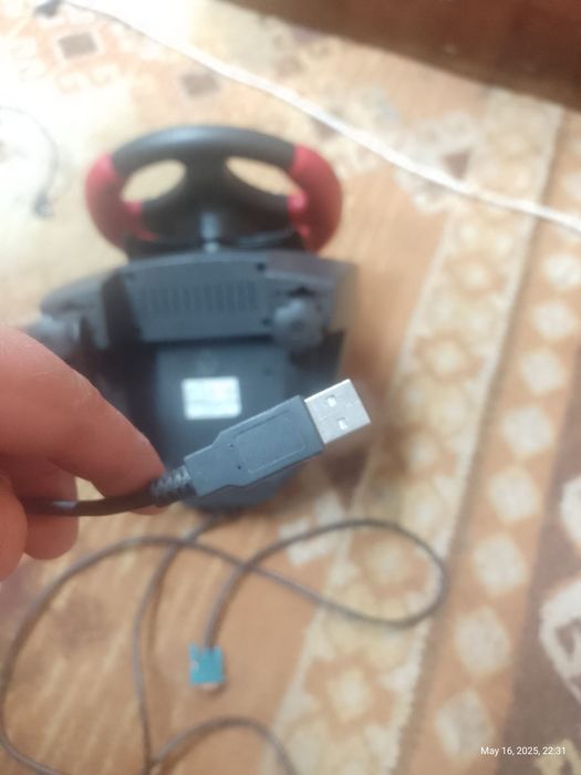 Vând volan gaming funcțional