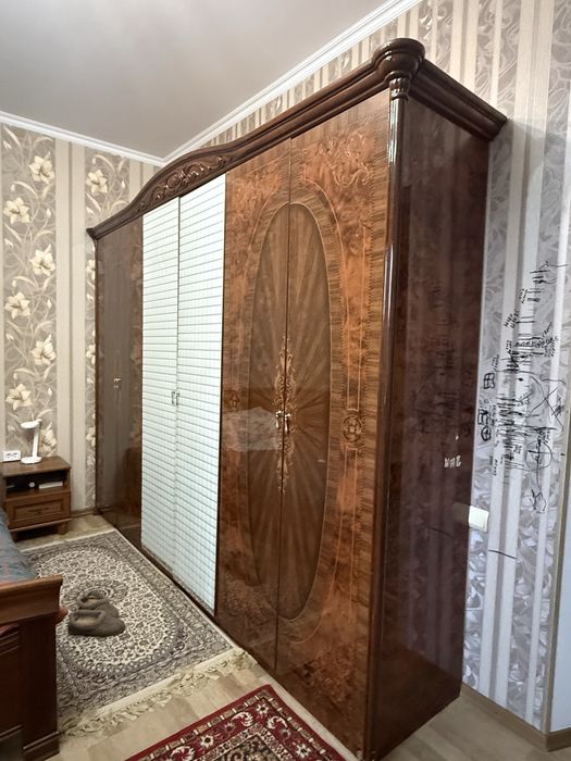 Продам спальный гарнитур